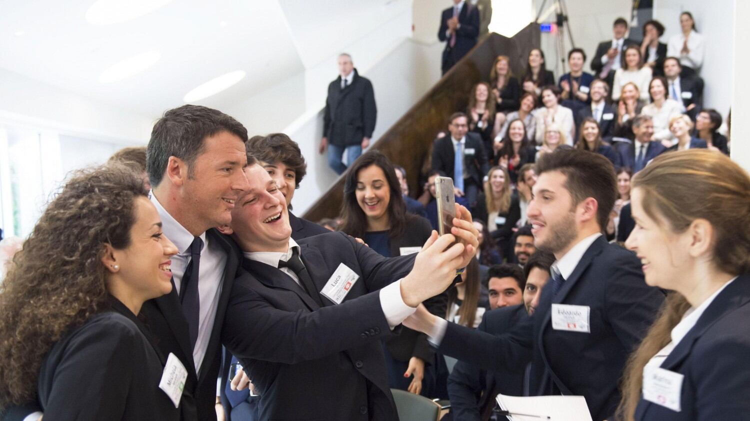 Renzi ottimista sul suo futuro: "Resterò premier fino al 2023"