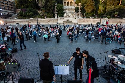 Vivi Live: Primo evento live post lockdown. Lo spettacolo torna in scena 9