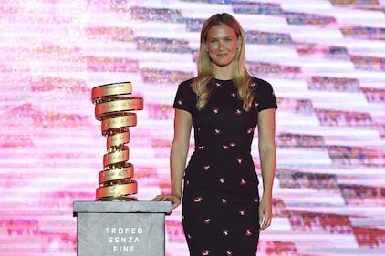 Ecco chi è Bar Refaeli: la bella madrina israeliana del Giro d'Italia 2