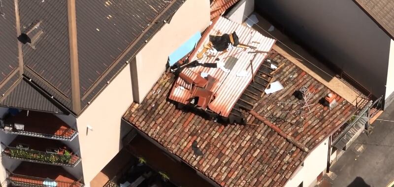 Devastazione e tetti scoperchiati, i danni in Val Seriana dopo il violento temporale 6