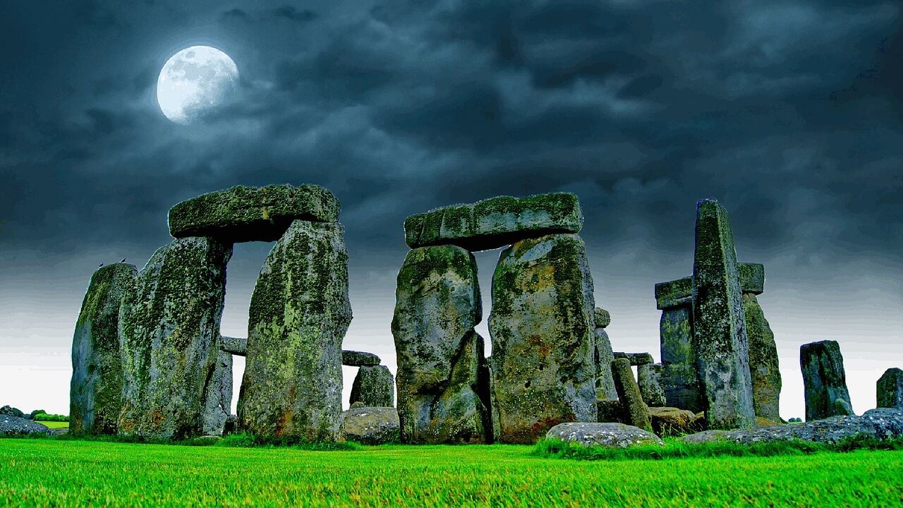 Il mistero di Stonehenge, cosa ci rivelerà la Luna piena di gennaio