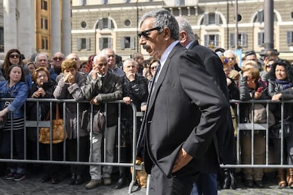 I funerali di Fabrizio Frizzi 2