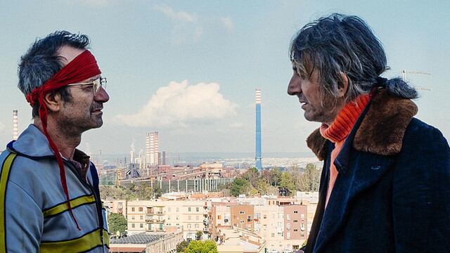 "Che brutto mondo. Meglio osservarlo dalla cima di un tetto"