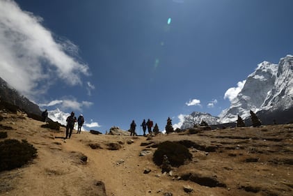 L'affollata strada che porta alla cima dell'Everest 14