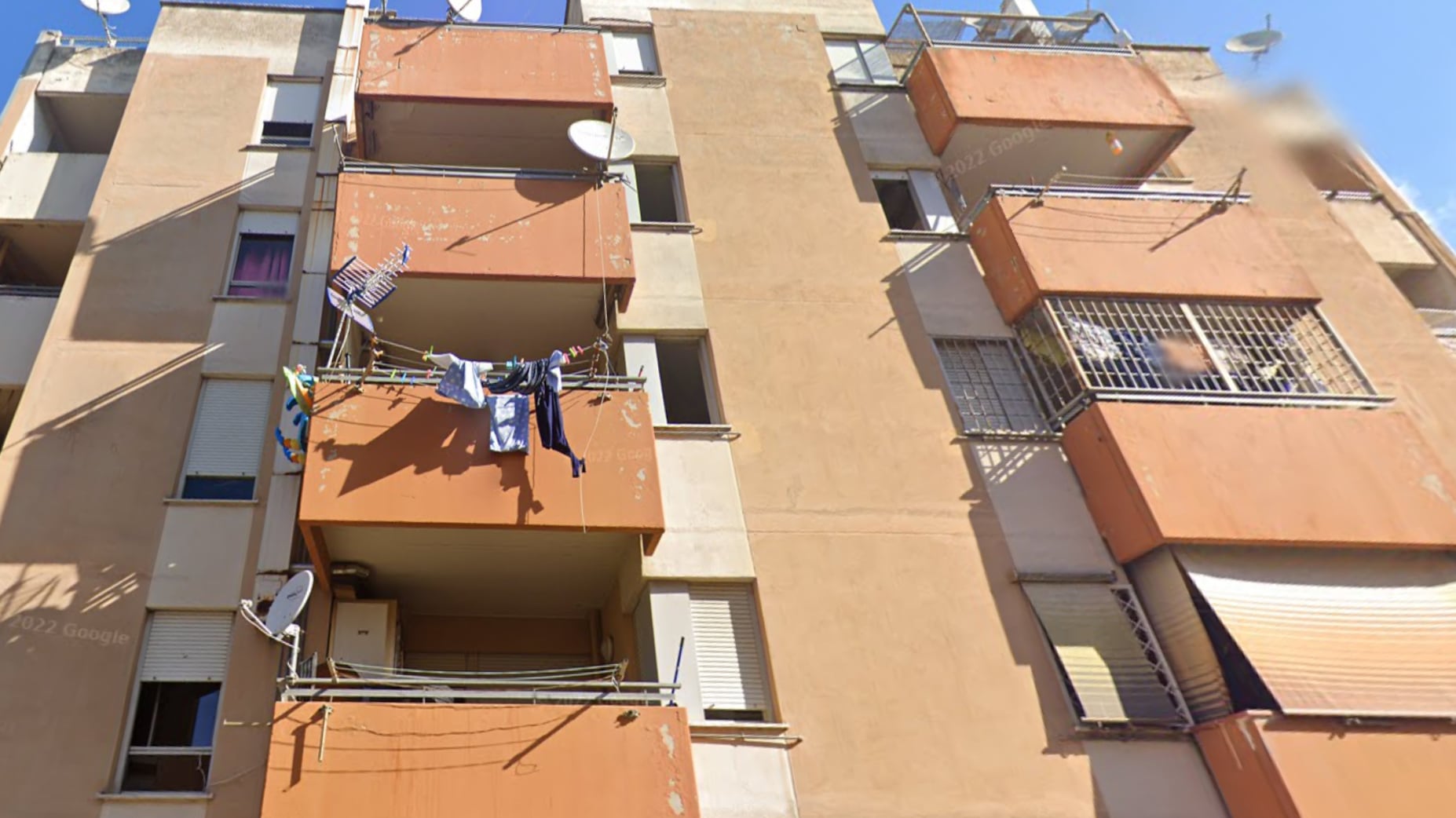 La sorpresa al rientro dal lavoro. La casa è occupata dalla rom: "Me ne vado se mi pagate"
