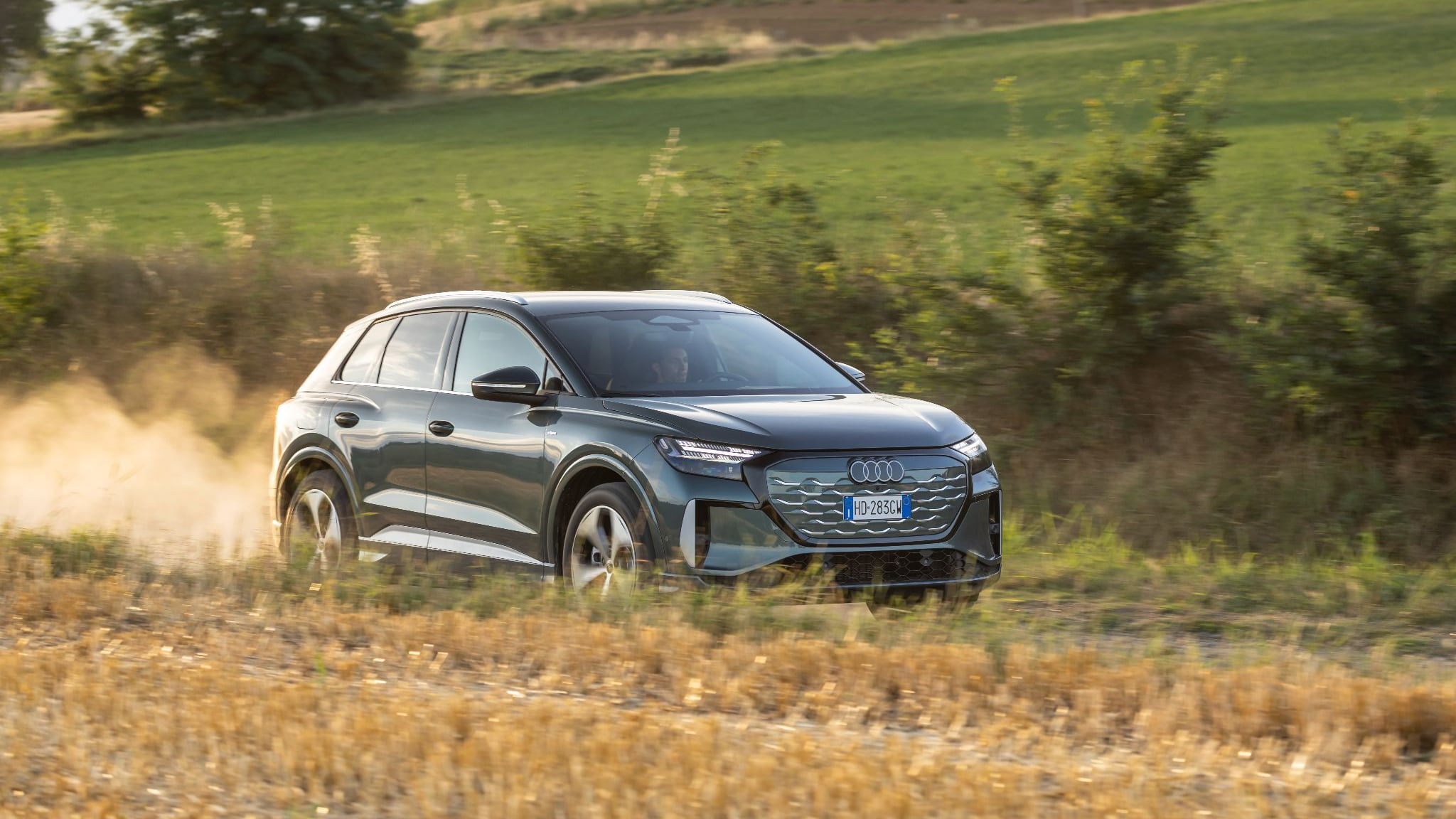 Audi Q4 e-tron 2026, la prova: più efficiente e piacevole tra le curve, ma va configurata bene