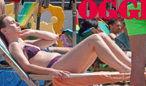 La Mogherini al mare mentre la Grecia votava 3