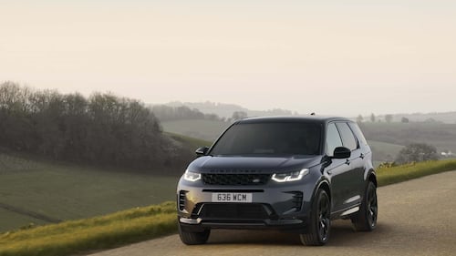 Land Rover Discovery Sport 2023, guarda tutte le foto 16