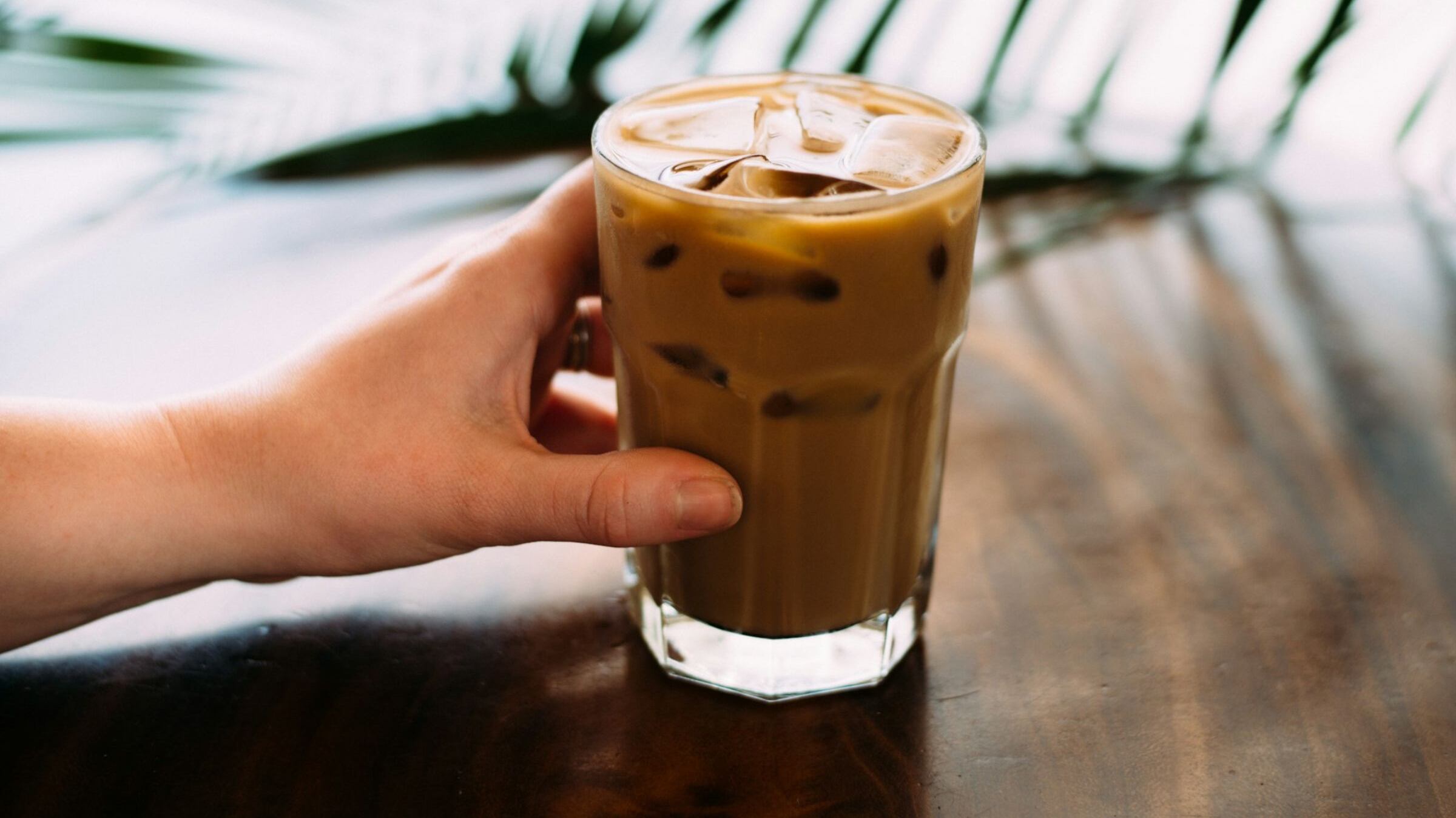 Caffè, 5 modi per prepararlo a casa d'estate come bevanda fresca ed energizzante