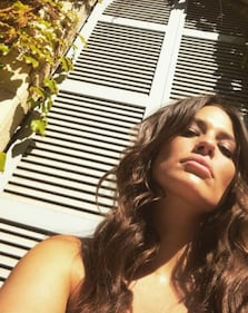 Ashley Graham sexy con gli occhiali 12