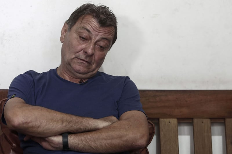 Cesare Battisti non potrà vedere il figlio fuori dal carcere. Il tribunale: “Motivi familiari non sufficienti”
