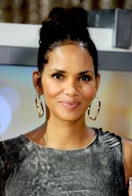 Halle Berry sexy in maxi t-shirt 18