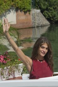 Mostra di Venezia, l'arrivo della madrina Elisa Sednaoui 16