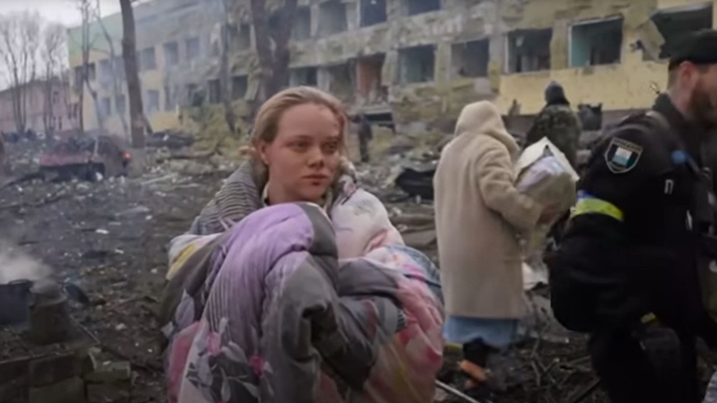 Scoppia la guerra dell'informazione: cosa nascondono i messaggi di Mosca e Kiev
