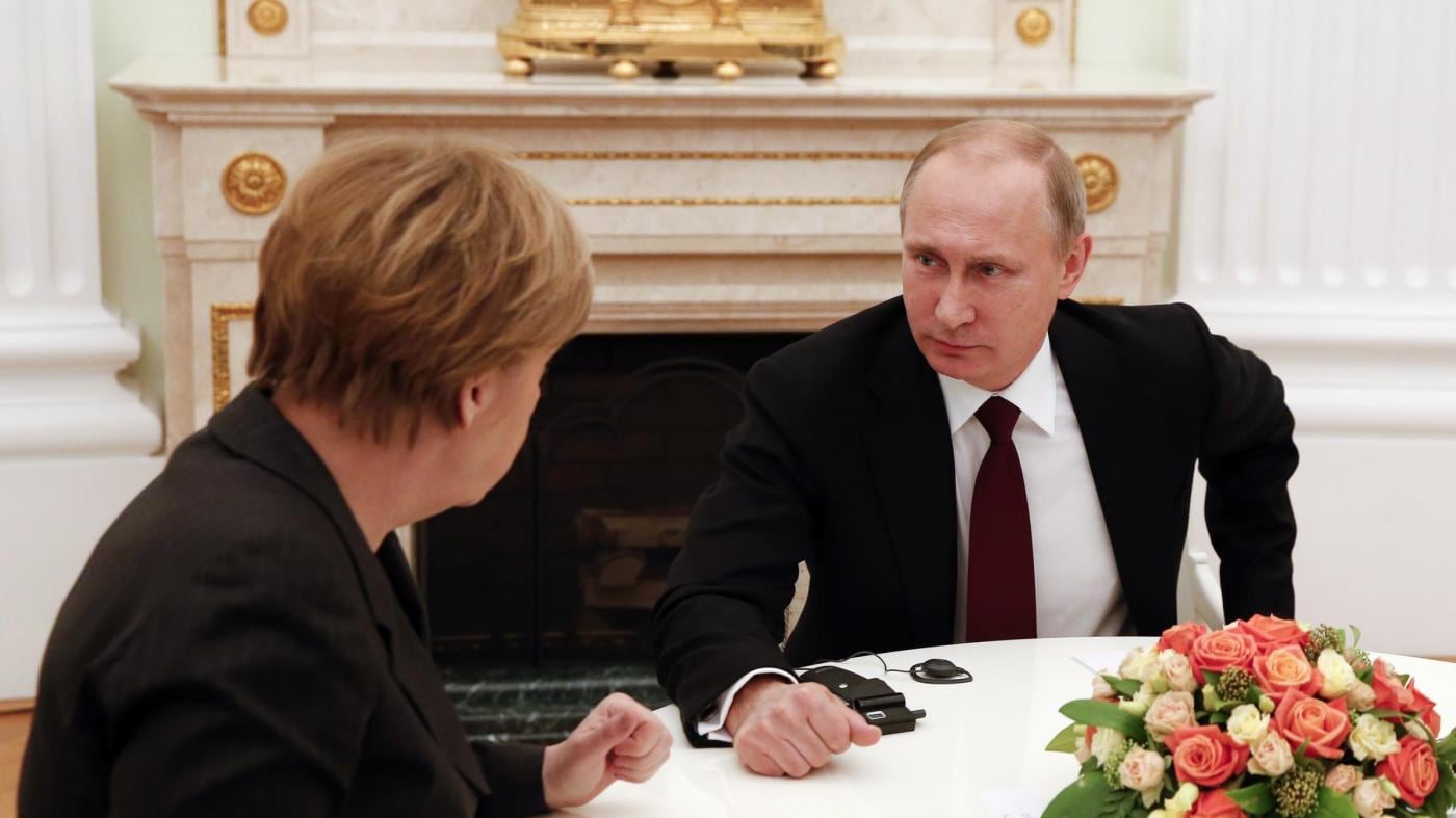 Putin adesso avverte la Merkel: "Ue non interferisca con Mosca"