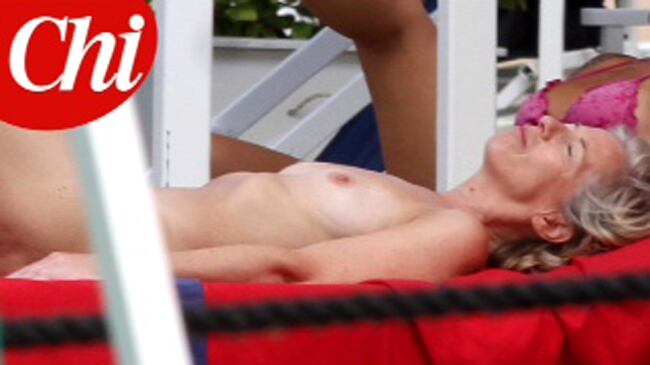 La Giannini difende il topless: "Perché dovrei rinunciare?"