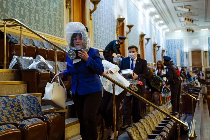 I fan di Trump fanno irruzione al Congresso Usa 13