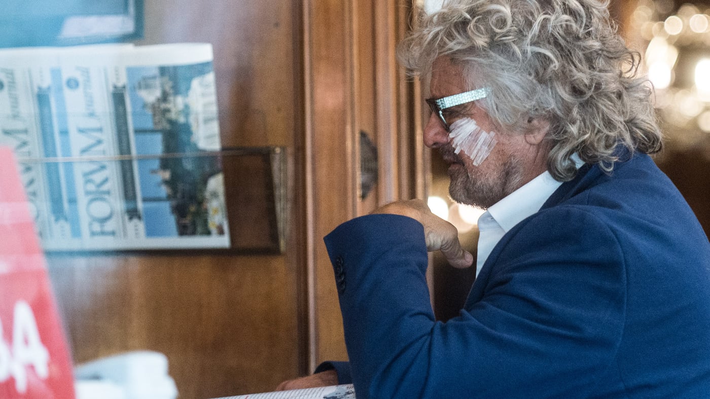 La risposta dei genitori della ragazza a Grillo: "Sei ripugnante"