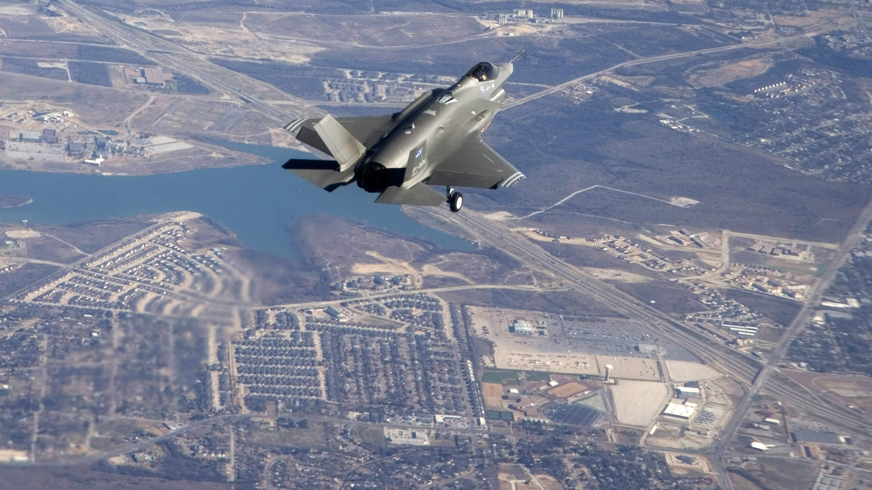 L'allarme per i voli "zombie" e il decollo in 10 minuti: così gli f-35 italiani hanno intercettato i Mig russi