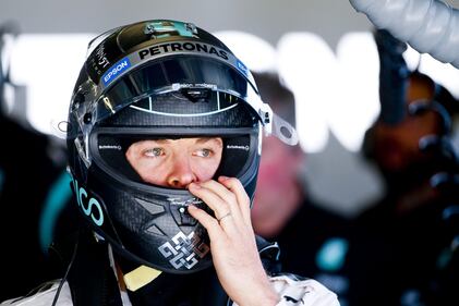 Super Hamilton, pole position a Shanghai 14