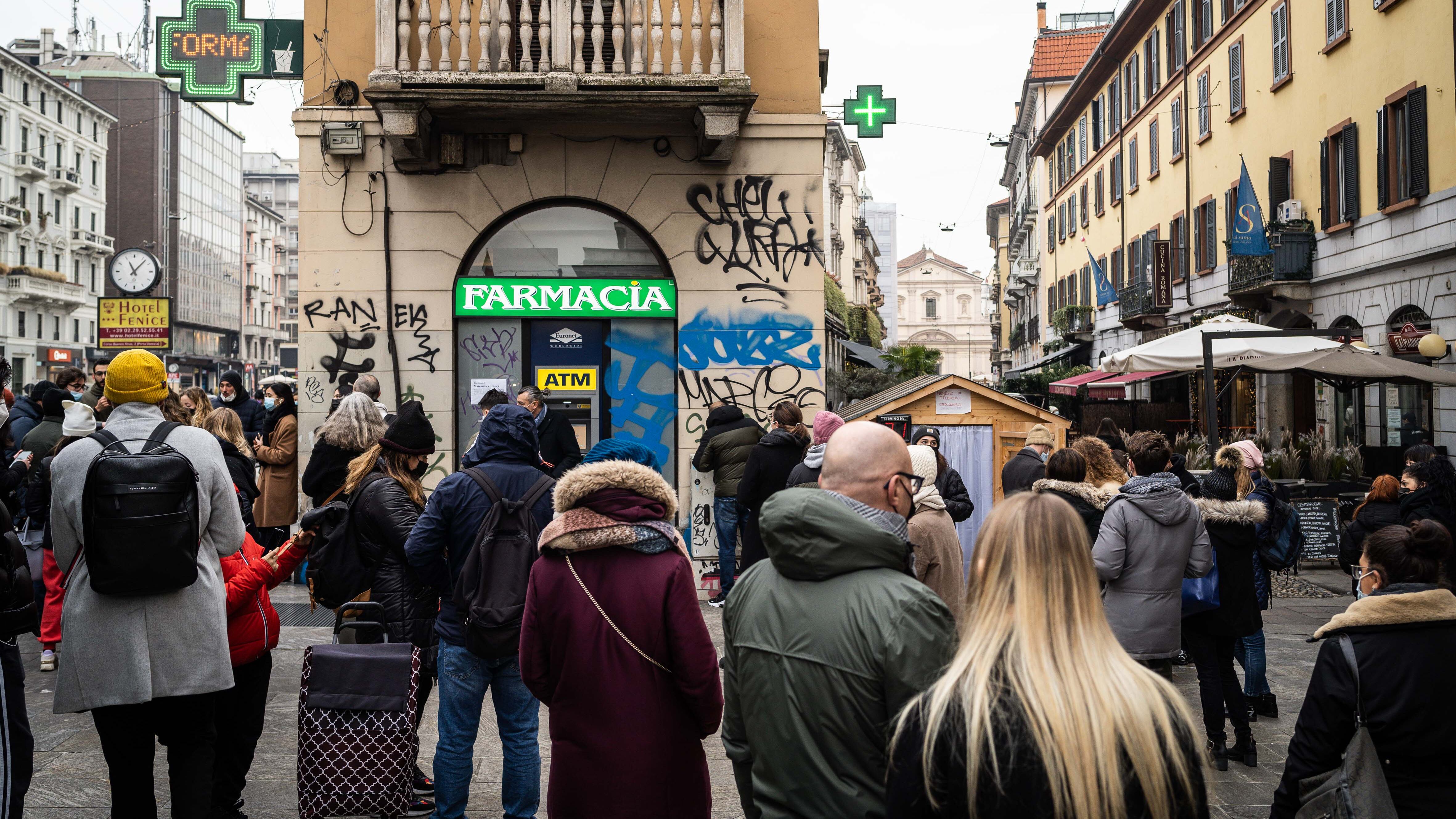Finti guariti, test scambiati I Nas visitano farmacie e hub a caccia di furbetti del Pass