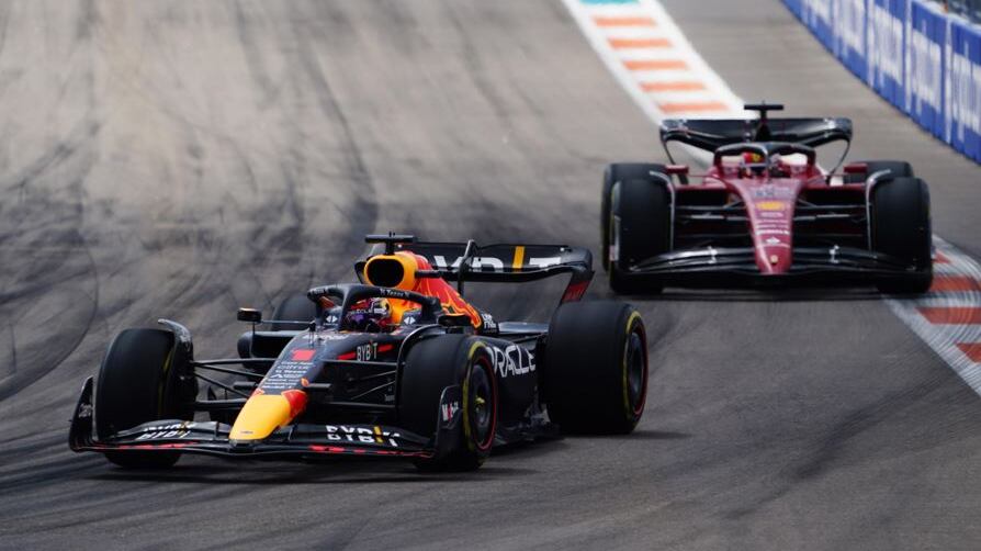 Verstappen vince a Miami davanti a Leclerc e Sainz