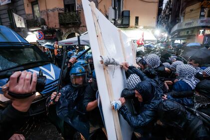 Manifestazione contro il G7 a Napoli 6