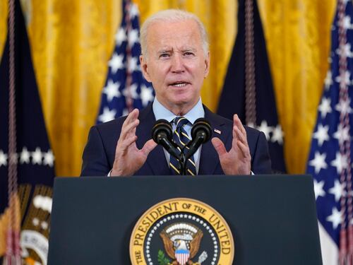 Polveriera Ucraina. Videoconfronto tra Biden e Putin. Joe minaccia, lo "zar" sorride