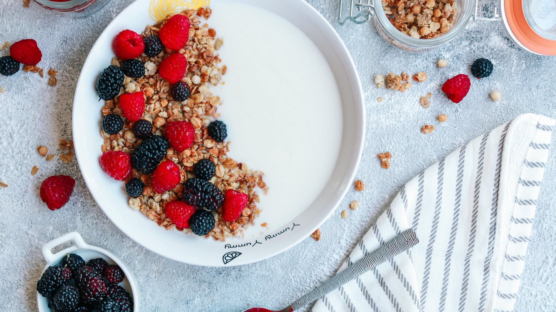 La dieta dello yogurt: come funziona e i benefici per i senior