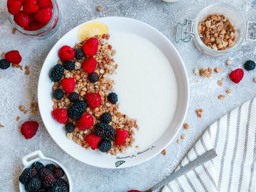 La dieta dello yogurt: come funziona e i benefici per i senior