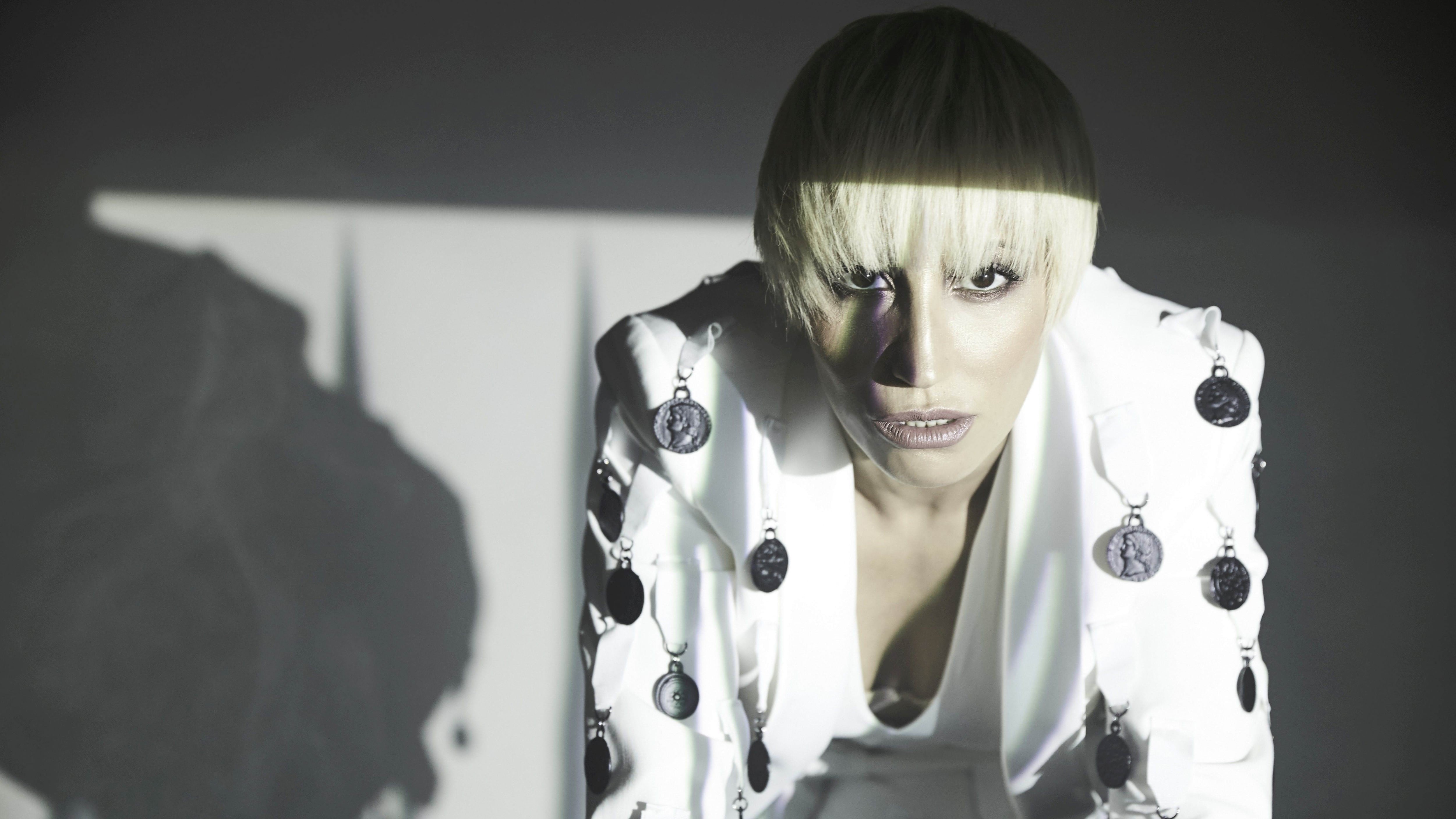 Il ritorno di Malika Ayane: "Nel nuovo Domino canto il mio pop vintage"