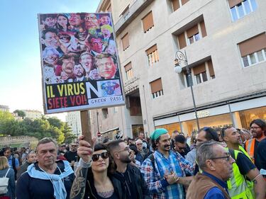 Trieste, migliaia di No pass in corteo 4