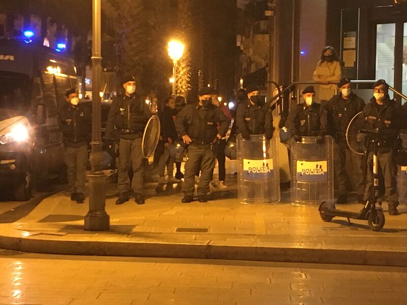 Taranto, la manifestazione anti-lockdown 3