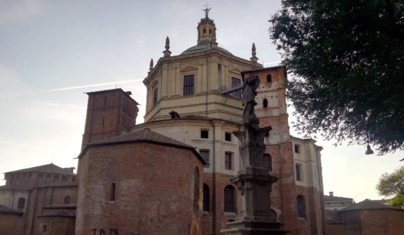 Piazza Vetra retro