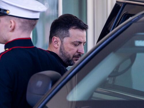 Il pranzo cancellato, l'attesa di un'ora e la cacciata: i nuovi retroscena sullo scontro Zelensky-Trump