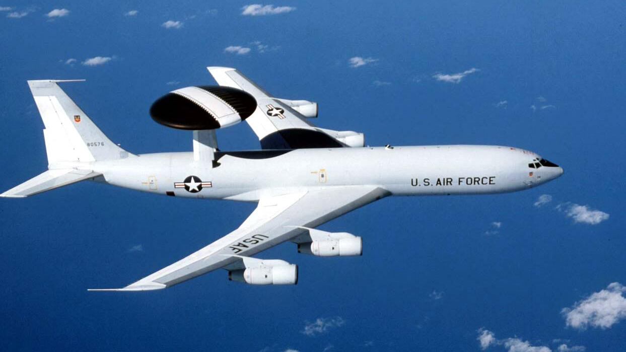 Gli Usa spostano gli Awacs in Qatar: perché gli E-3 “Sentry” sono un segnale all'Iran