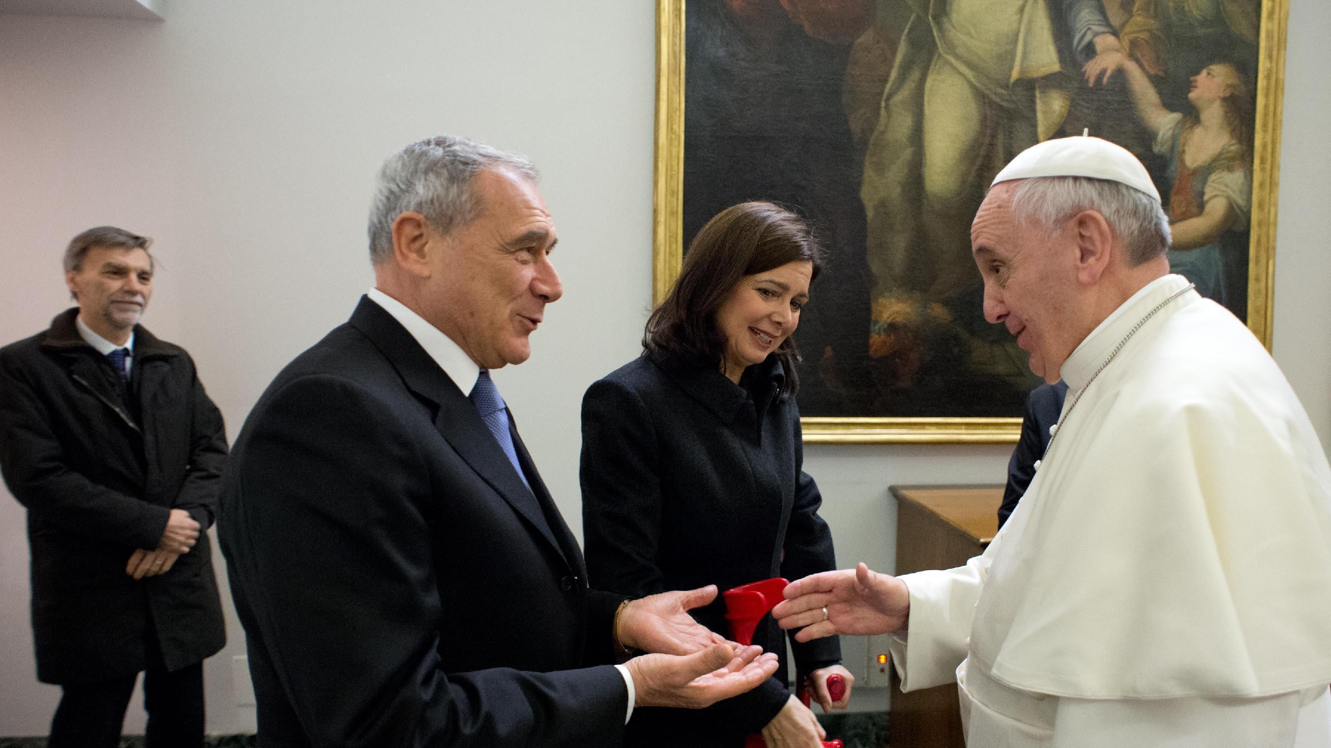 I politici si autoassolvono dopo la sferzata del Papa