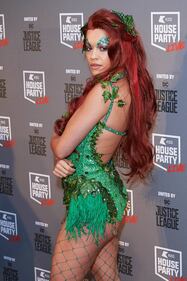 Rita Ora super sexy per Halloween 10