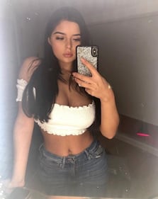 Demi Rose provocante su Instagram 4