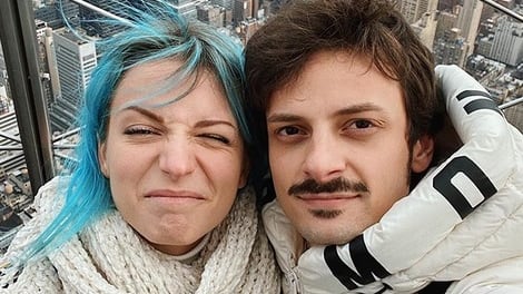 Fabio Rovazzi e Karen Kokeshi in vacanza a New York, gli hater: “Ti svuota il conto”