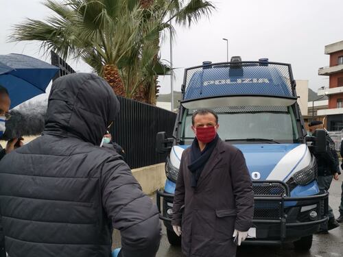 Messina, il sindaco si barrica nell'albergo con i passeggeri