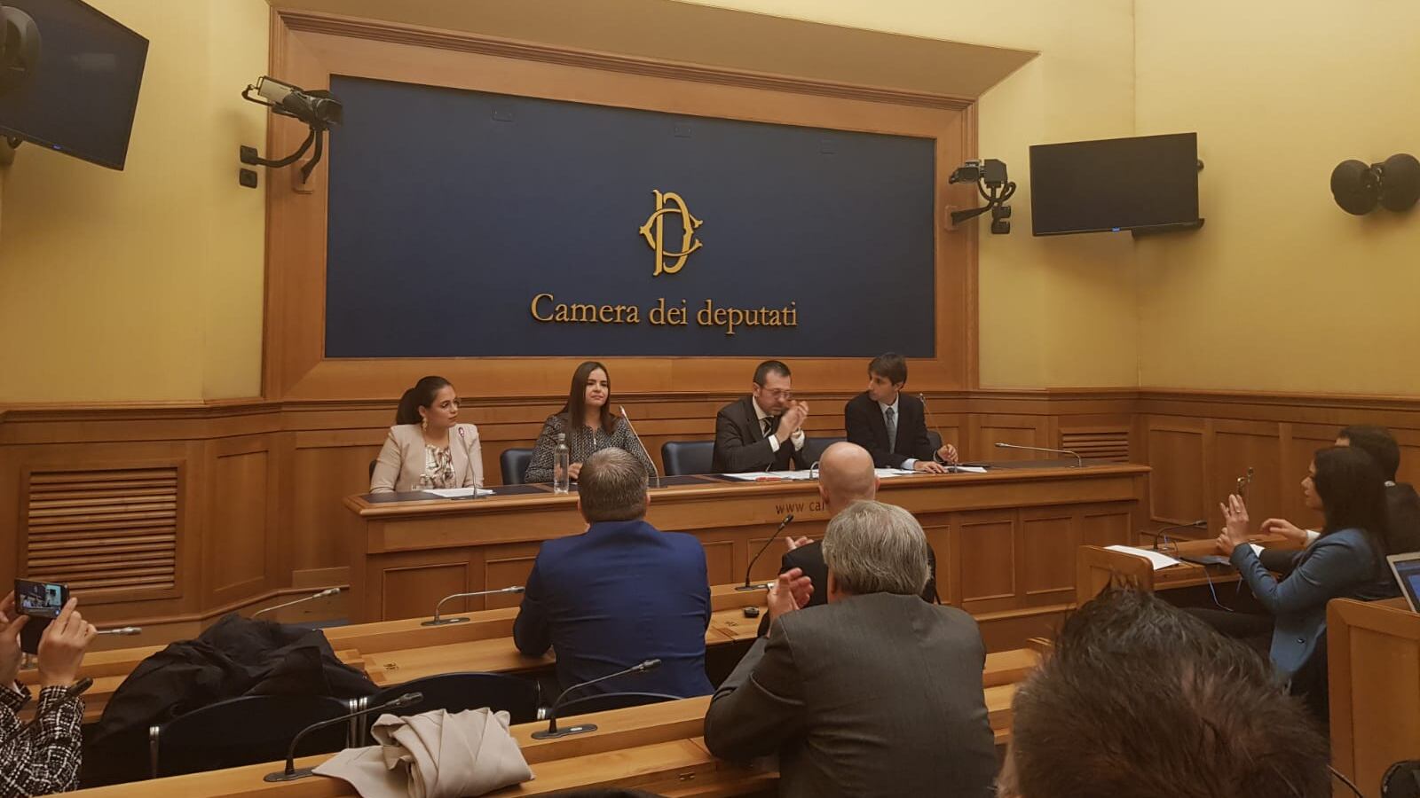 Fdi annuncia mozione per deferire Maduro a tribunale dell'Aja
