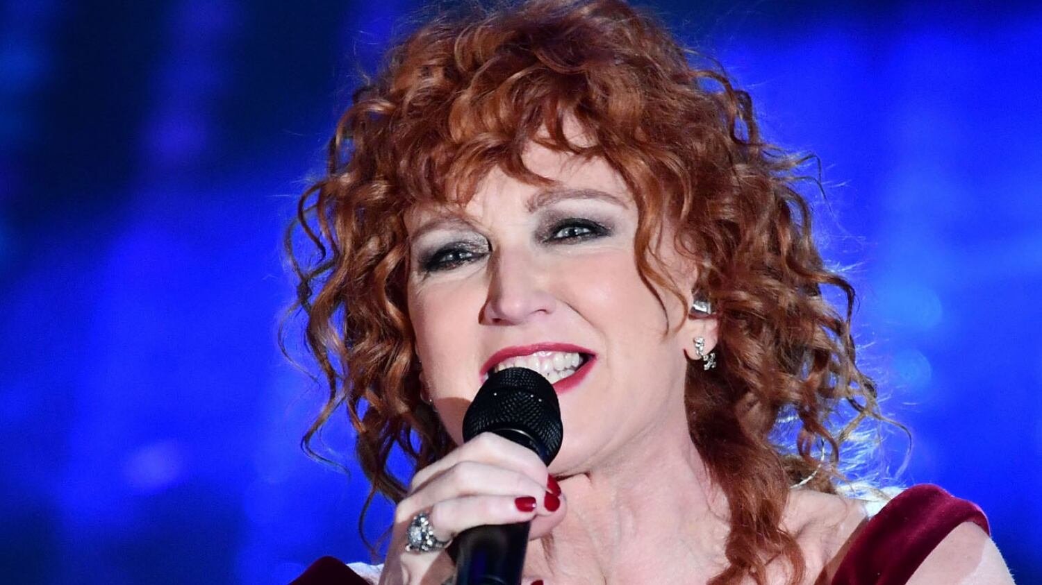 Mannoia accusa Salvini. E lui la sbertuccia così: "Dai, canta che ti passa"