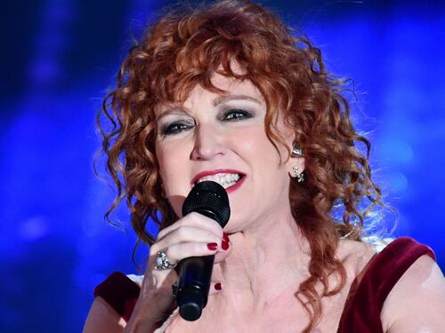 Mannoia accusa Salvini. E lui la sbertuccia così: "Dai, canta che ti passa"