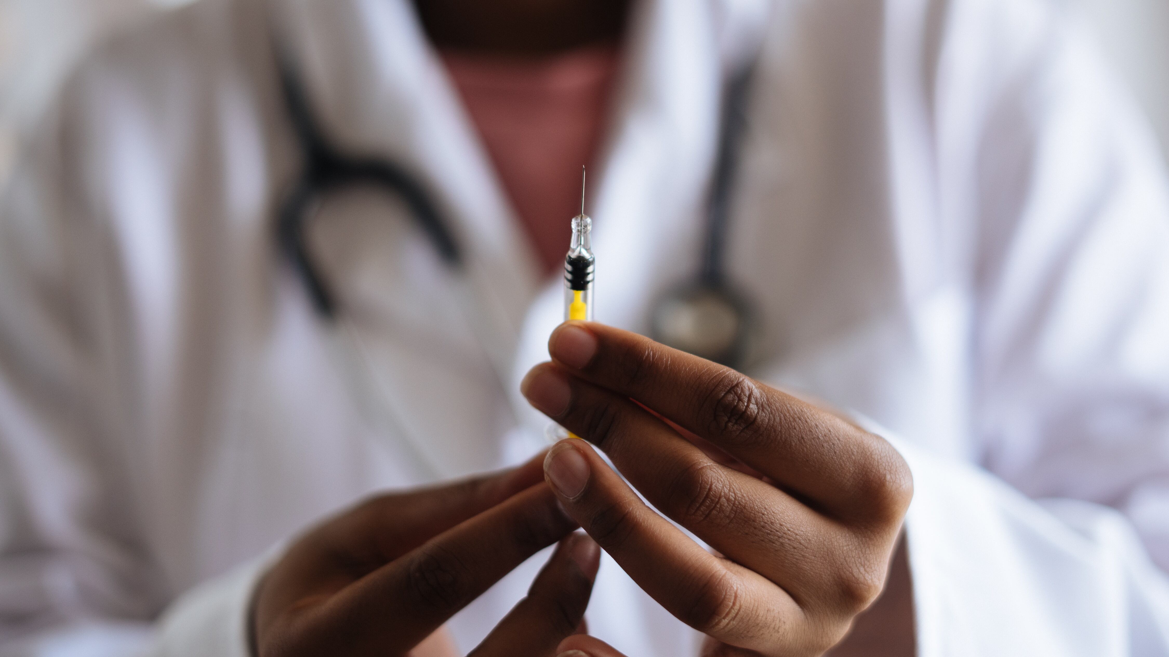 Vaccino antinfluenzale via alle prenotazioni nei centri o in farmacia