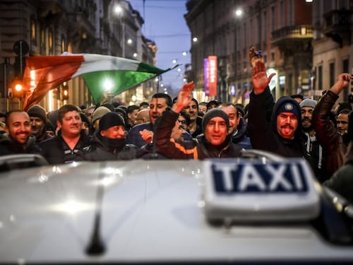 Raggiunto l'accordo tra tassisti e governo: "Decreto entro 30 giorni"