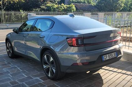 Polestar 2 (MY24): guarda tutte le foto 5