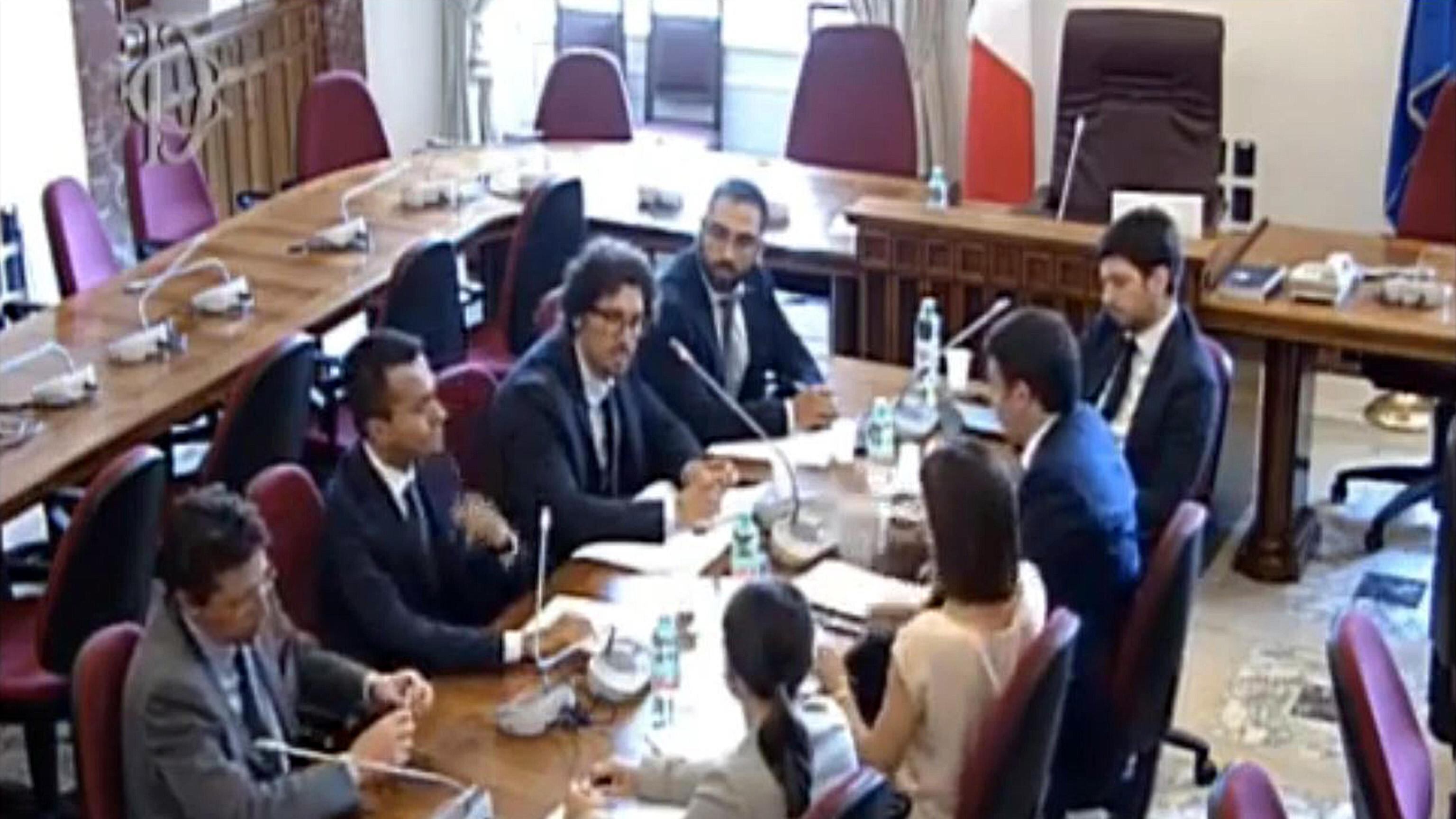 Renzi spernacchia i grillini: "Il vostro è il Grande Fratellum"