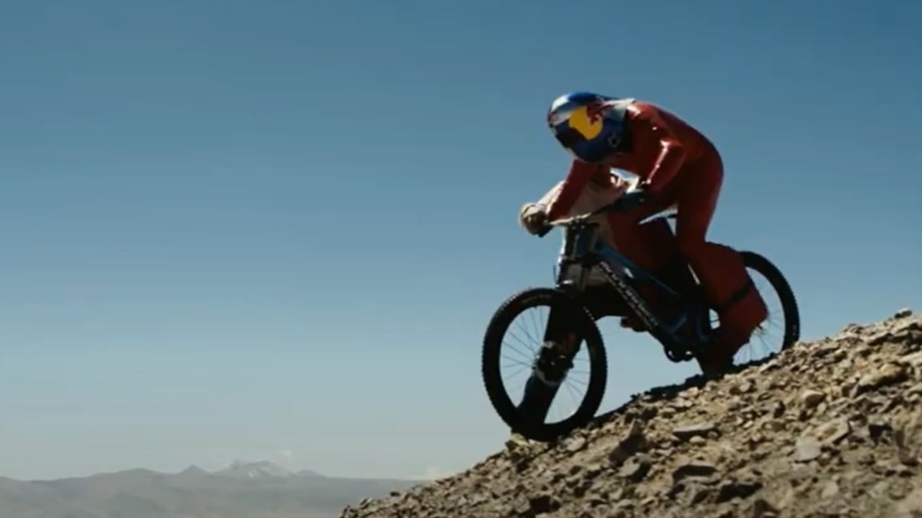In mountain bike a 167 km/h: la discesa più folle di sempre