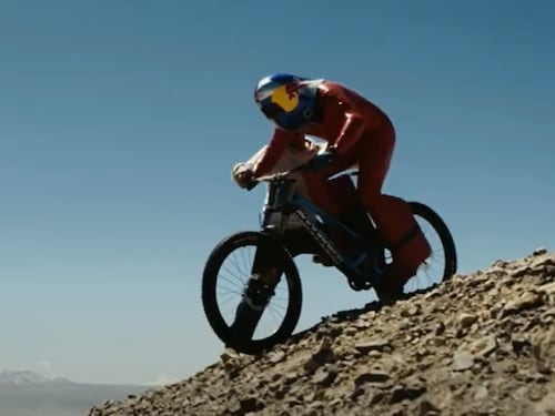 In mountain bike a 167 km/h: la discesa più folle di sempre